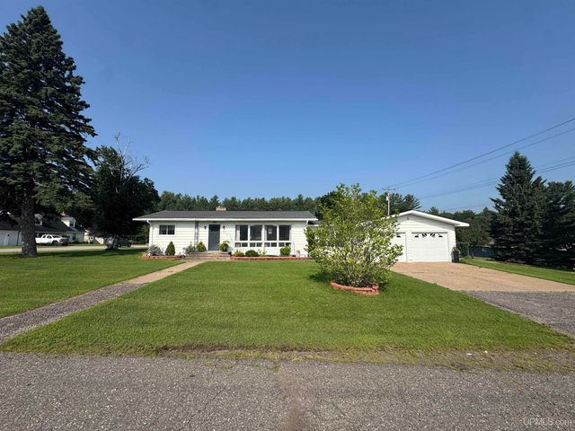 614 Beech St, Iron Mountain, MI 49801