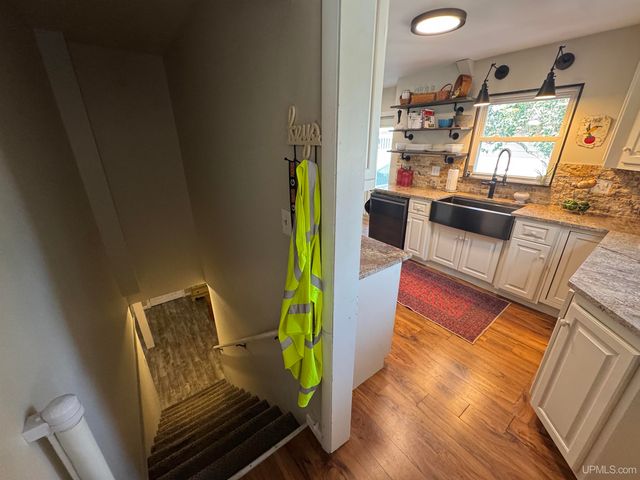 614 Beech St, Iron Mountain, MI 49801