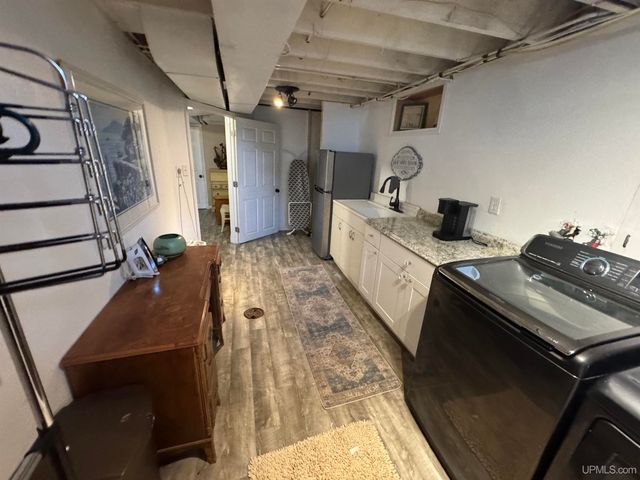 614 Beech St, Iron Mountain, MI 49801