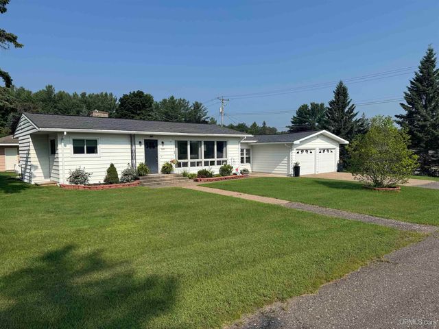 614 Beech St, Iron Mountain, MI 49801