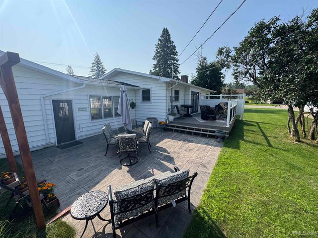 614 Beech St, Iron Mountain, MI 49801
