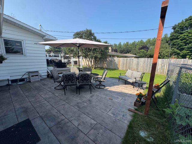 614 Beech St, Iron Mountain, MI 49801