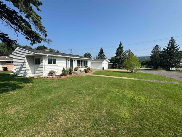 614 Beech St, Iron Mountain, MI 49801