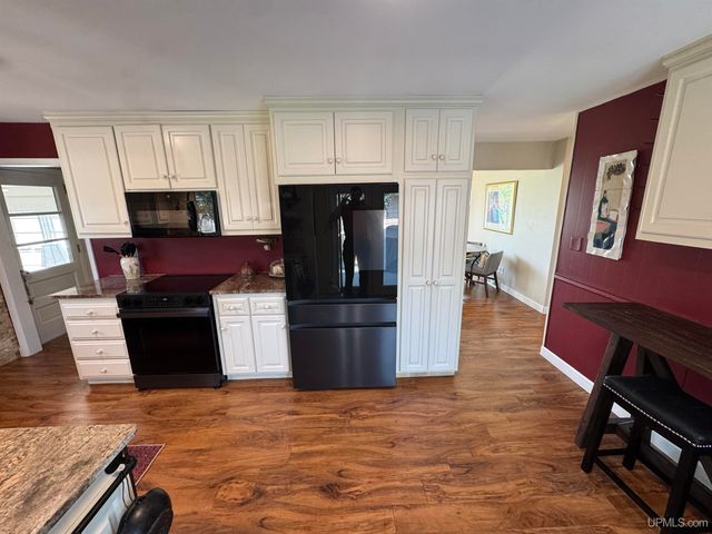614 Beech St, Iron Mountain, MI 49801