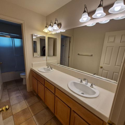 2604 Javan Ln, Carmichael, CA 95608