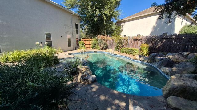 2604 Javan Ln, Carmichael, CA 95608