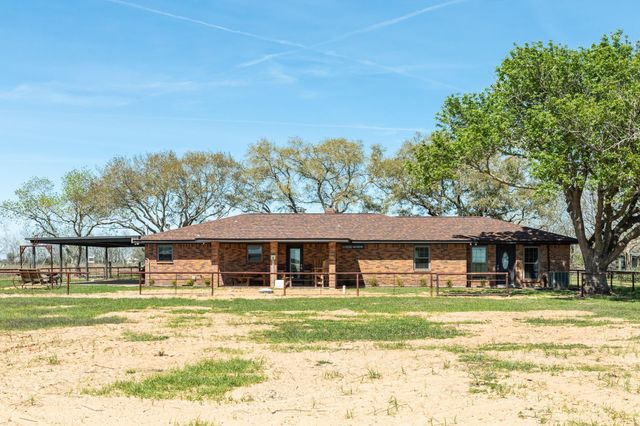 27427 Highway 36, Damon, TX 77430
