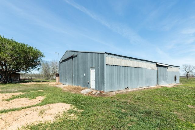 27427 Highway 36, Damon, TX 77430