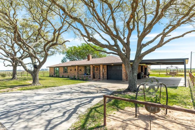 27427 Highway 36, Damon, TX 77430