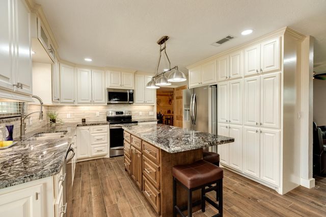 27427 Highway 36, Damon, TX 77430