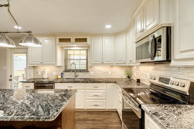 27427 Highway 36, Damon, TX 77430