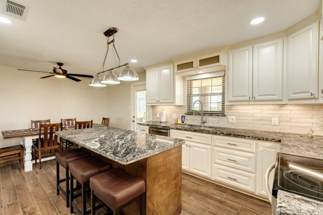 27427 Highway 36, Damon, TX 77430