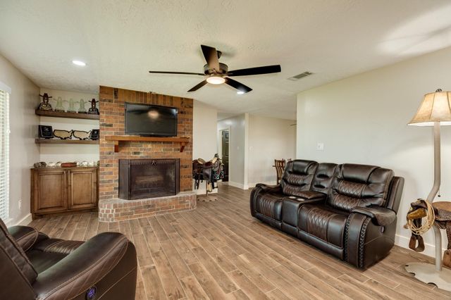 27427 Highway 36, Damon, TX 77430