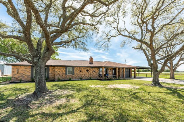 27427 Highway 36, Damon, TX 77430