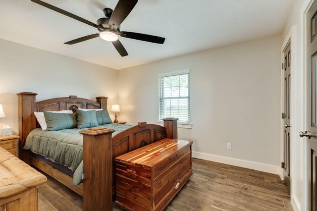 27427 Highway 36, Damon, TX 77430