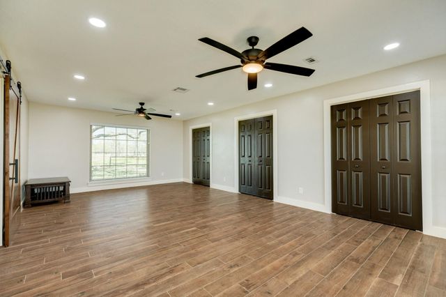 27427 Highway 36, Damon, TX 77430