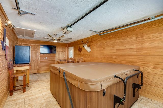 27427 Highway 36, Damon, TX 77430