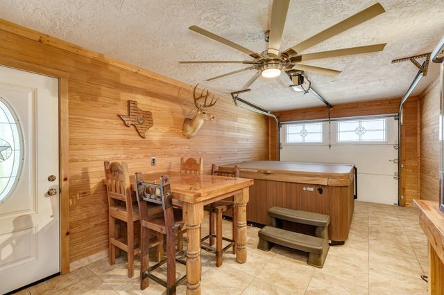 27427 Highway 36, Damon, TX 77430