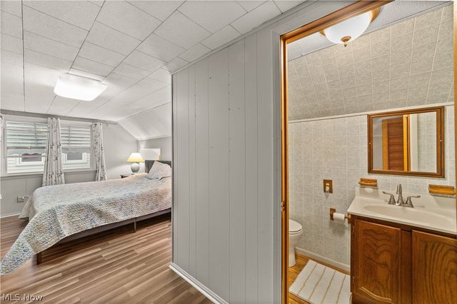 27840 Lincoln Road, Bay Village, OH 44140