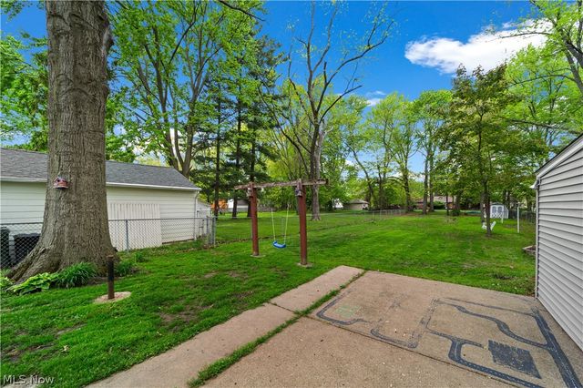27840 Lincoln Road, Bay Village, OH 44140