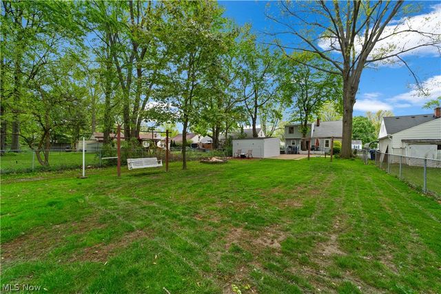 27840 Lincoln Road, Bay Village, OH 44140