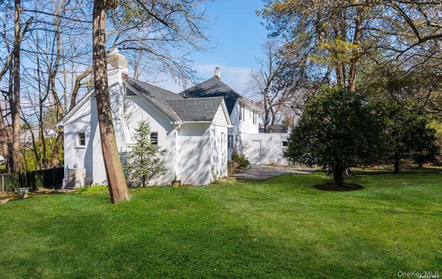 1011 Plandome Road, Manhasset, NY 11030