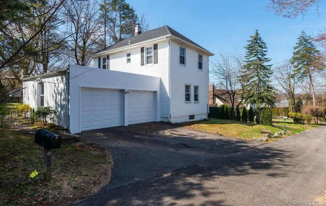 1011 Plandome Road, Manhasset, NY 11030