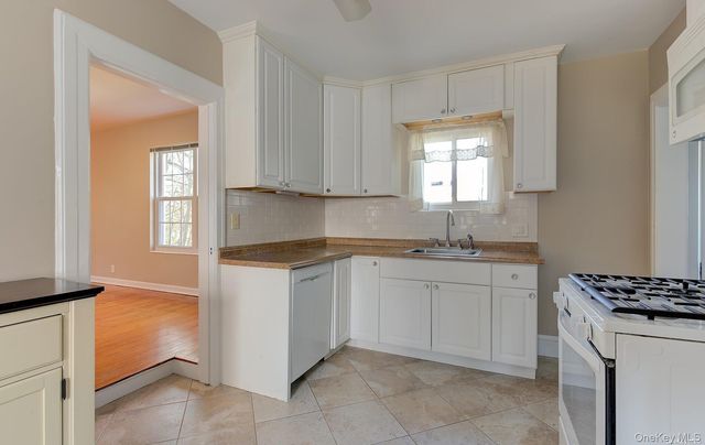 1011 Plandome Road, Manhasset, NY 11030