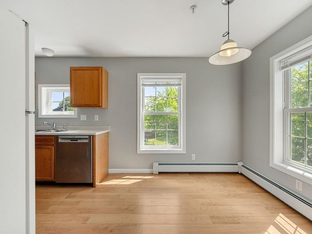 235 Park St Apt 7, Burlington, VT 05401