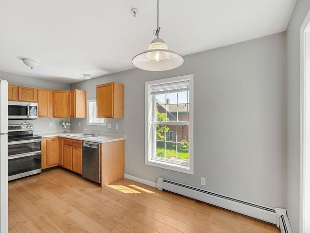 235 Park St Apt 7, Burlington, VT 05401