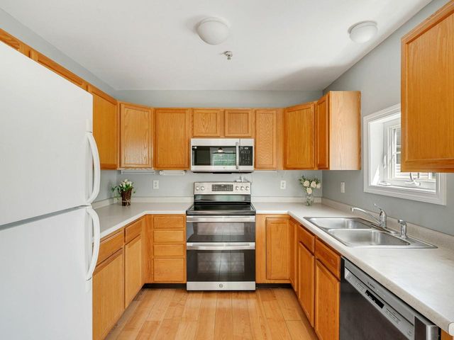 235 Park St Apt 7, Burlington, VT 05401