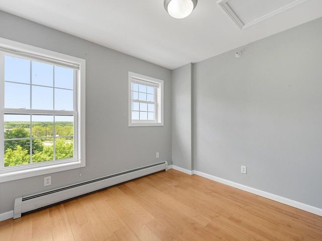 235 Park St Apt 7, Burlington, VT 05401