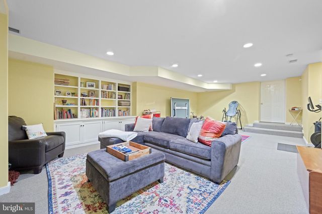 912 WEADLEY RD, Wayne, PA 19087