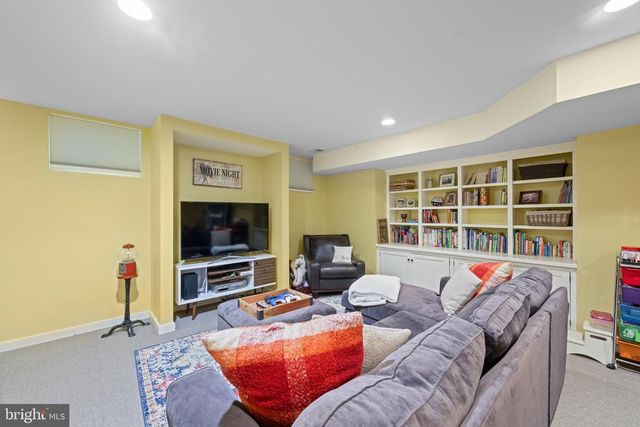 912 WEADLEY RD, Wayne, PA 19087