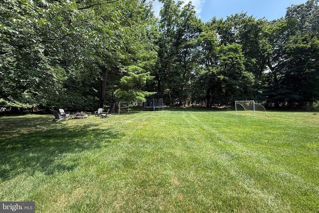 912 WEADLEY RD, Wayne, PA 19087