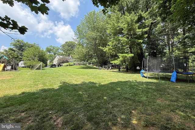 912 WEADLEY RD, Wayne, PA 19087