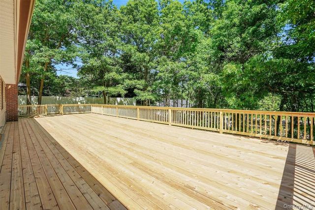27 Hickory Avenue, Farmingville, NY 11738