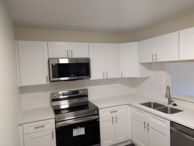 1295 N Sterling Avenue 212, Palatine, IL 60067