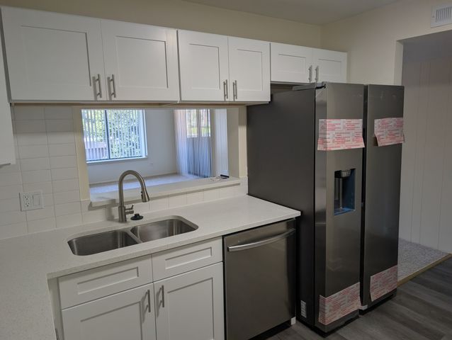 1295 N Sterling Avenue 212, Palatine, IL 60067