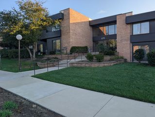 1295 N Sterling Avenue 212, Palatine, IL 60067