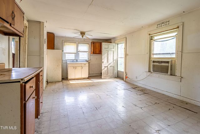 7006 Gate City Highway, Bristol, VA 24202