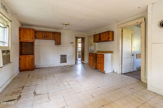 7006 Gate City Highway, Bristol, VA 24202