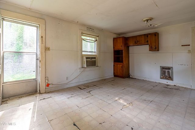 7006 Gate City Highway, Bristol, VA 24202