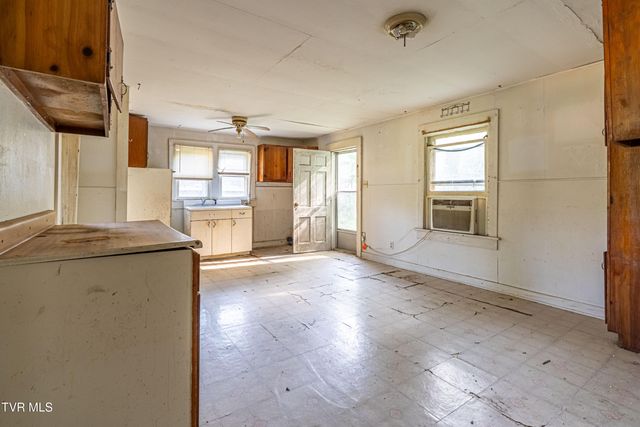 7006 Gate City Highway, Bristol, VA 24202