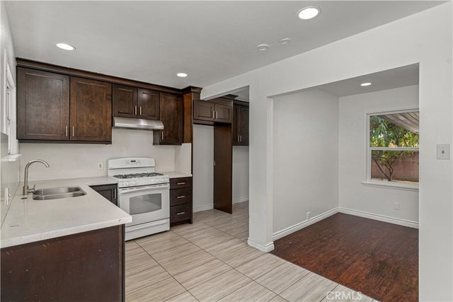 40 W Scott, Long Beach, CA 90805