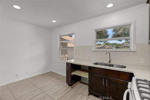 40 W Scott, Long Beach, CA 90805