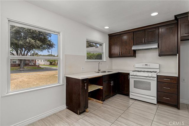 40 W Scott, Long Beach, CA 90805