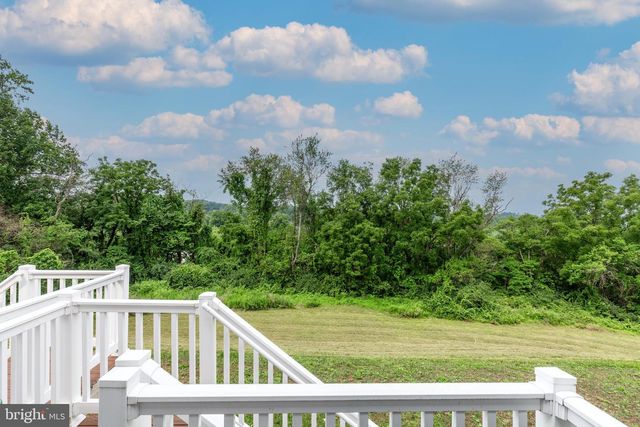 225 HOLSTEIN DR, Hanover, PA 17331