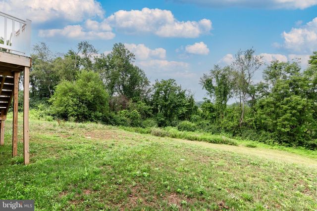 225 HOLSTEIN DR, Hanover, PA 17331
