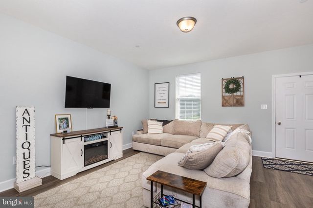 225 HOLSTEIN DR, Hanover, PA 17331